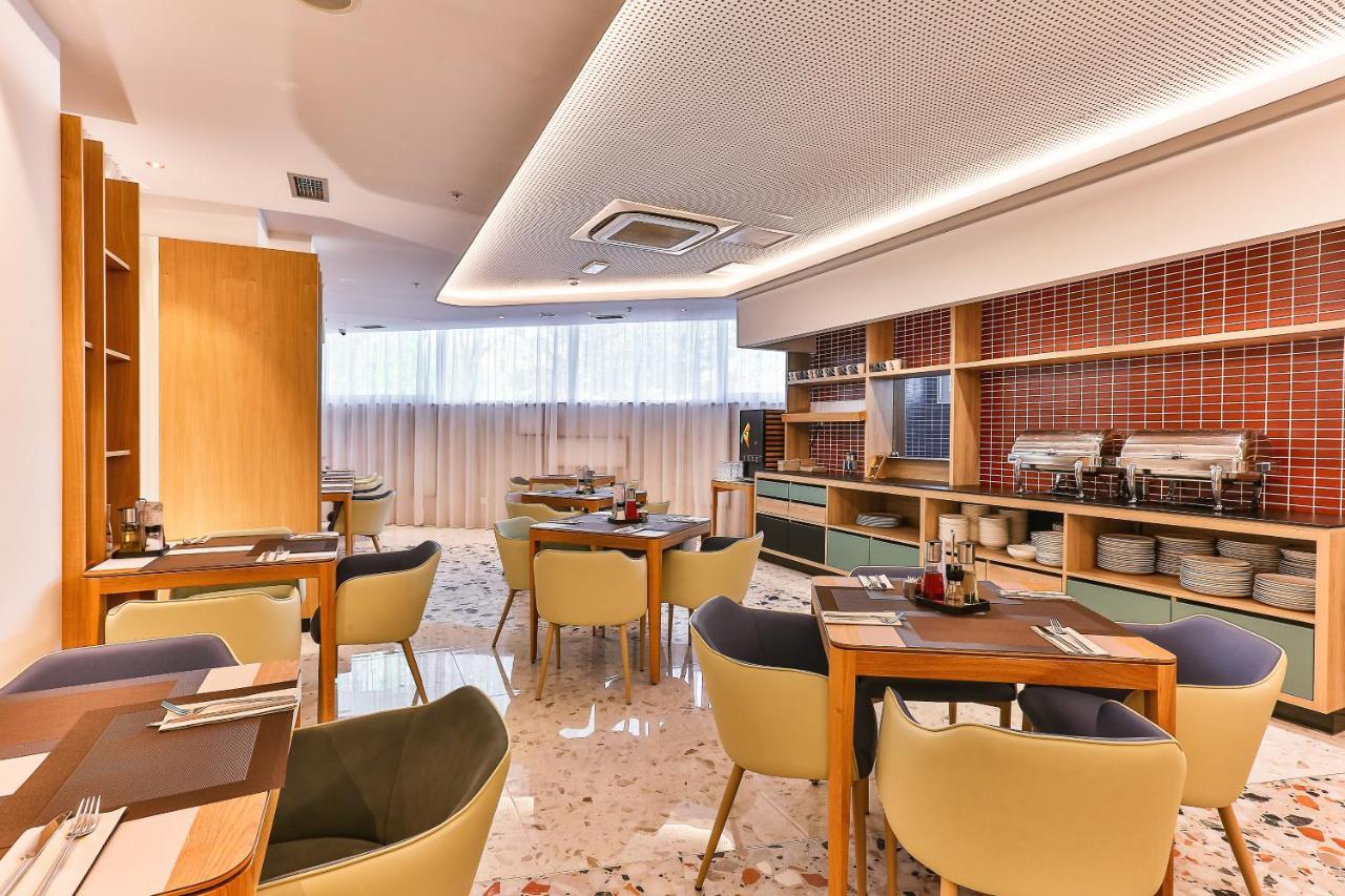 Carine Hotel Centar 포드고리차 외부 사진